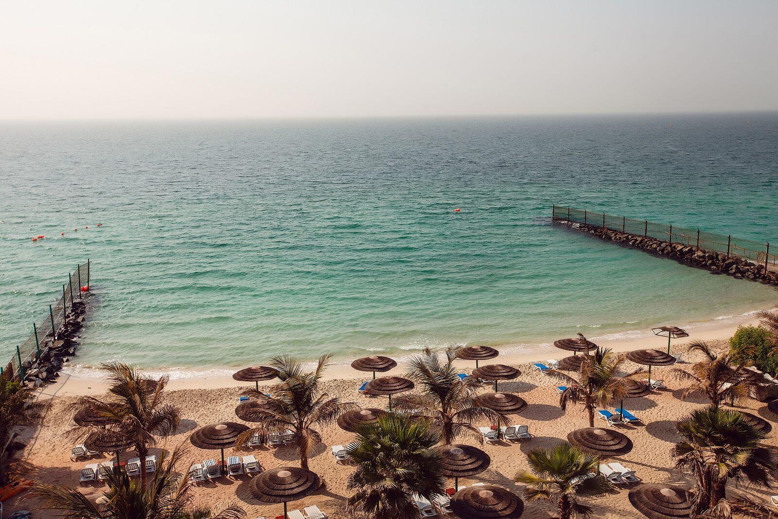 Sahara Beach Resort & Spa Sharjah Eksteriør billede The beach at the Kempinski Hotel, Muscat