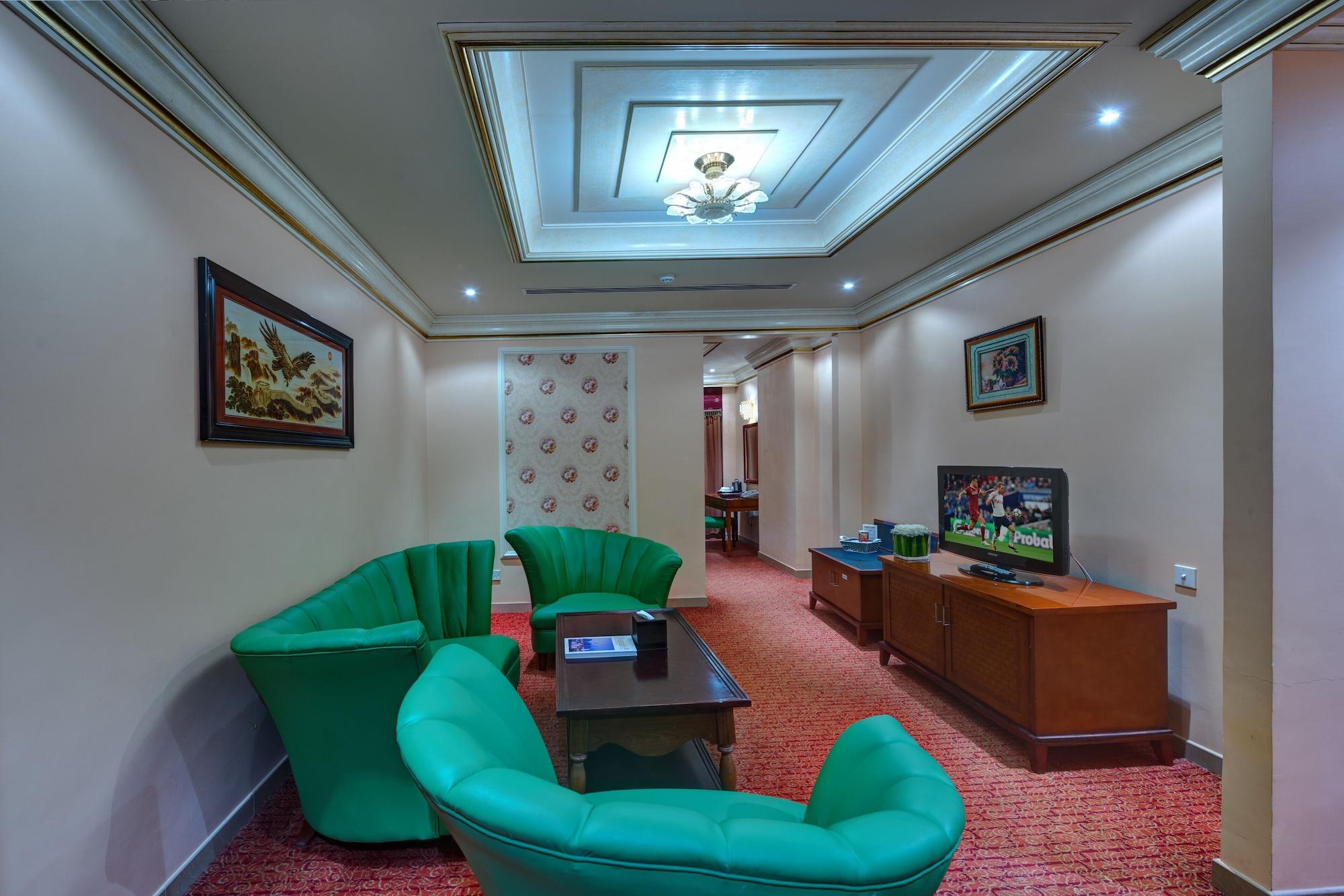 Sahara Beach Resort & Spa Sharjah Eksteriør billede A suite at the hotel