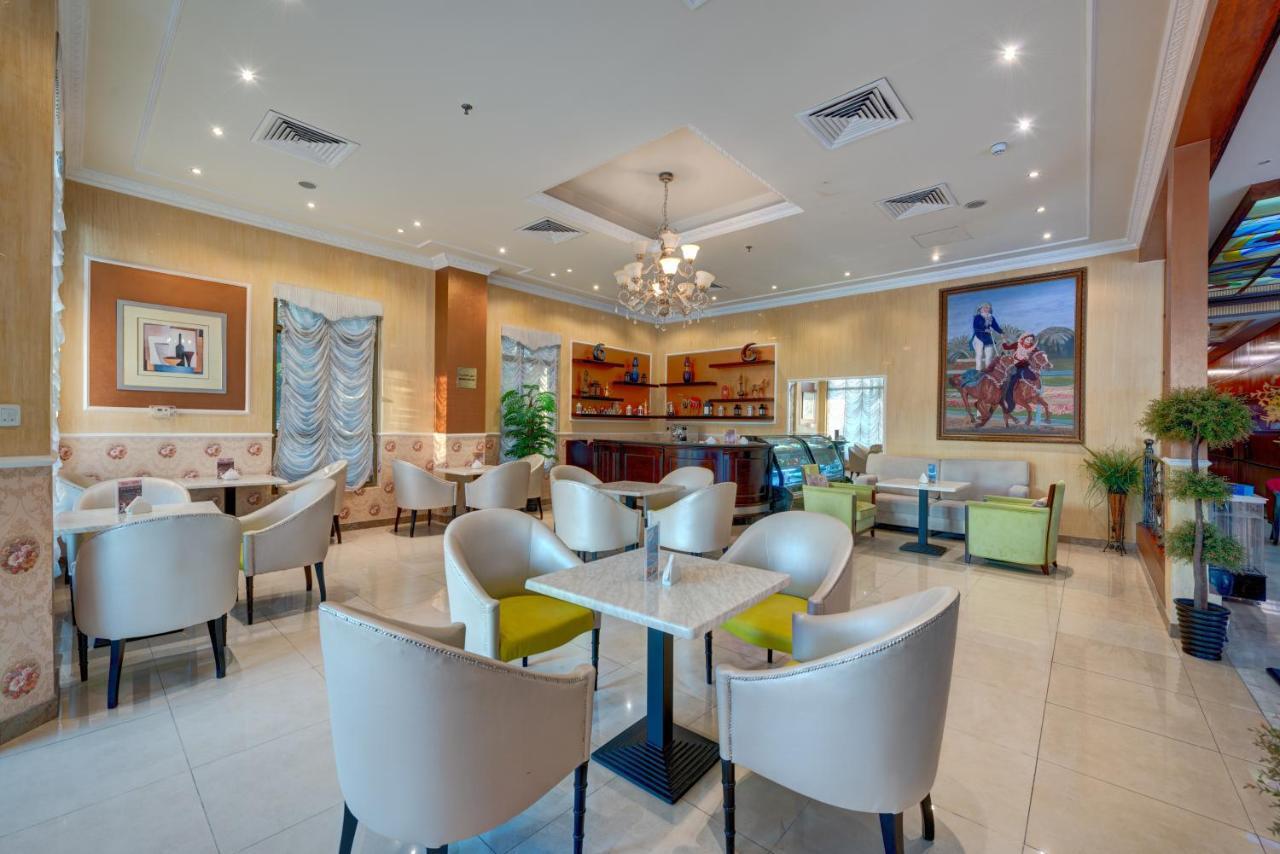Sahara Beach Resort & Spa Sharjah Eksteriør billede The lounge at the airport