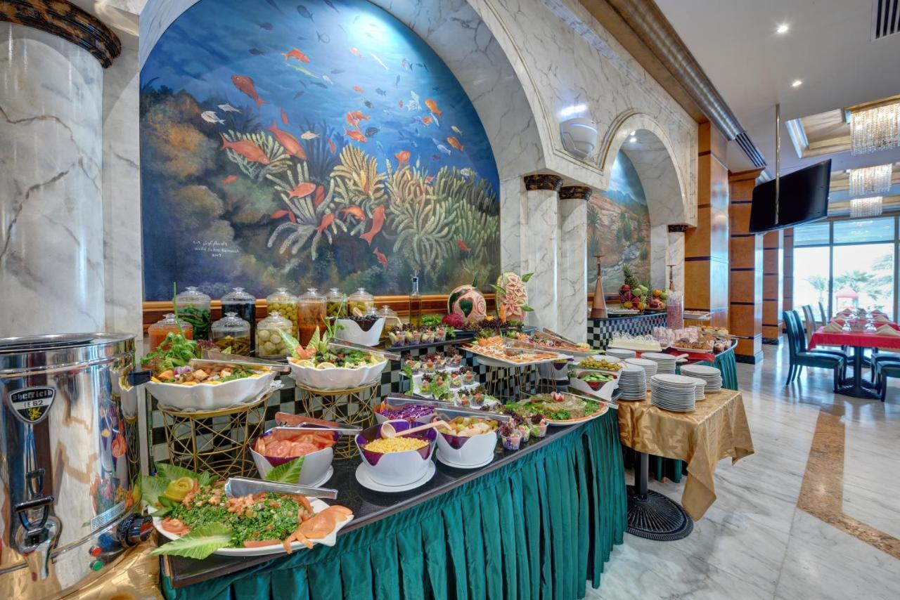 Sahara Beach Resort & Spa Sharjah Eksteriør billede A buffet at a hotel