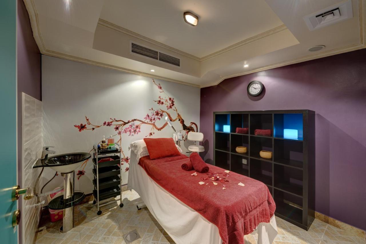Sahara Beach Resort & Spa Sharjah Eksteriør billede A treatment room at a spa