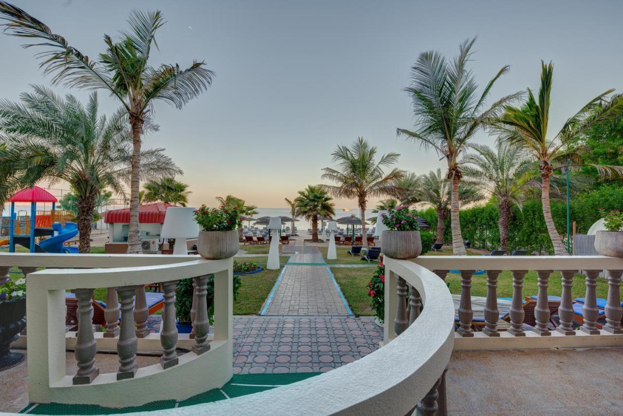 Sahara Beach Resort & Spa Sharjah Eksteriør billede The beach at the resort