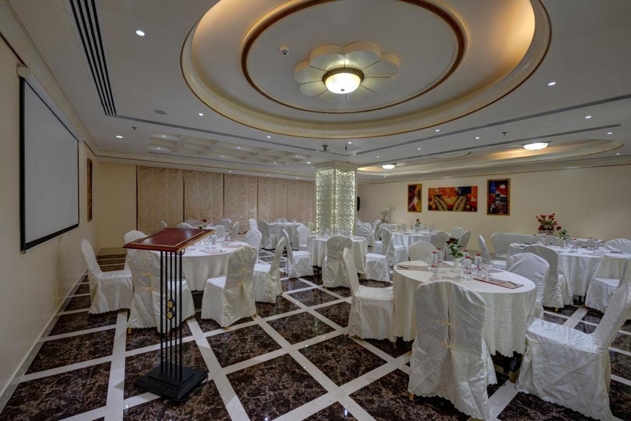 Sahara Beach Resort & Spa Sharjah Eksteriør billede The ballroom at the hotel