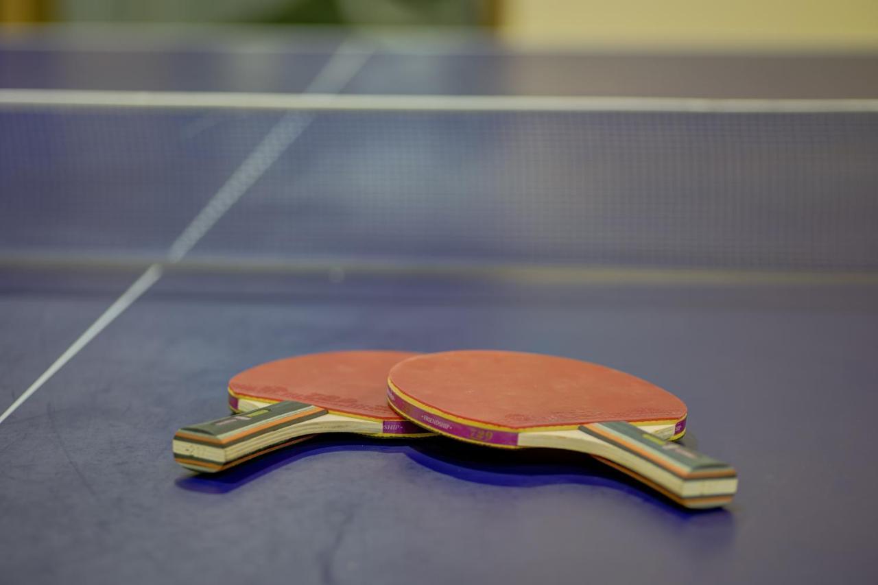 Sahara Beach Resort & Spa Sharjah Eksteriør billede Table tennis bats